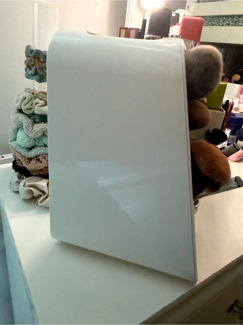 White Multi-Compartment Makeup Organizer - Compact Cosmetic Storage